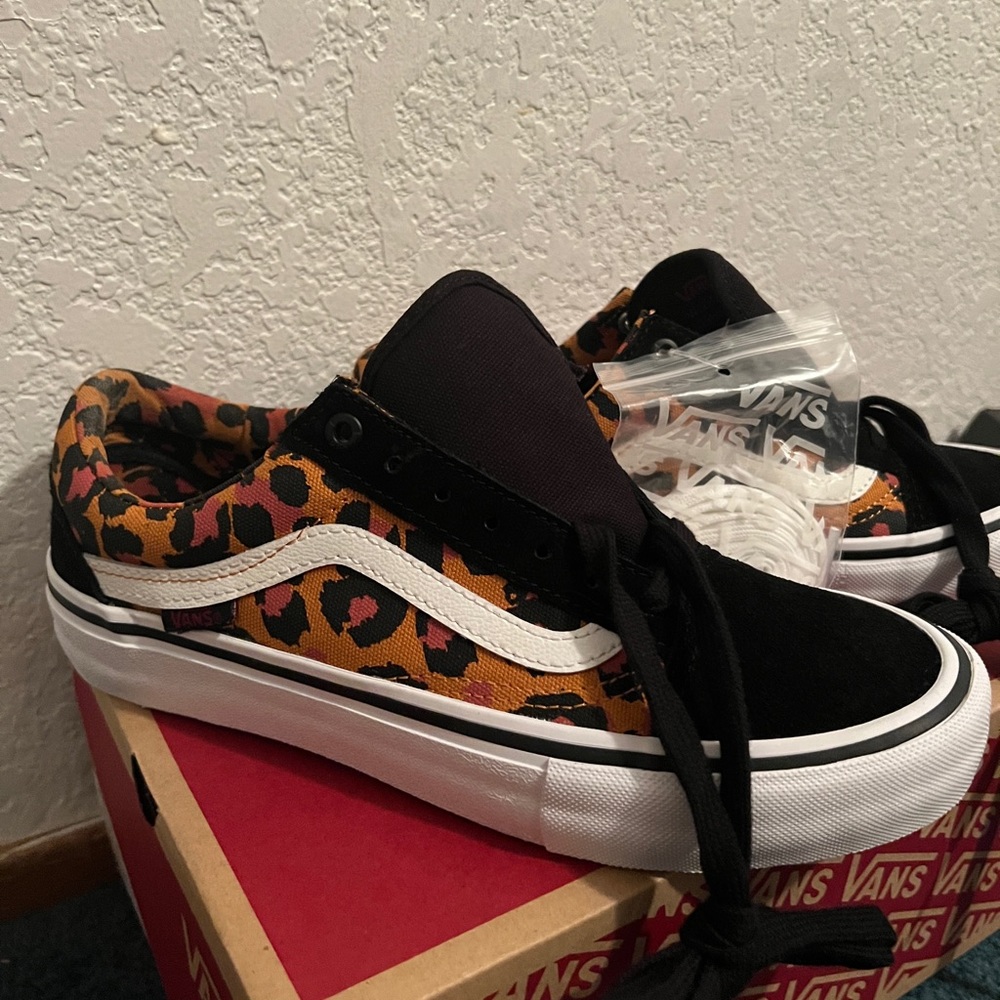 Cheetah & black vans